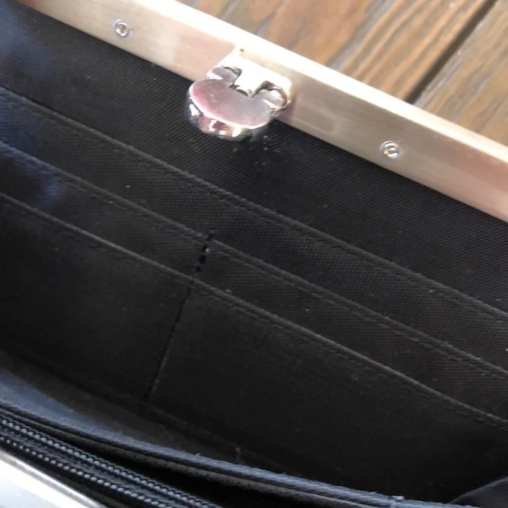 Black faux croc vegan accordion wallet - Picture 7 of 7